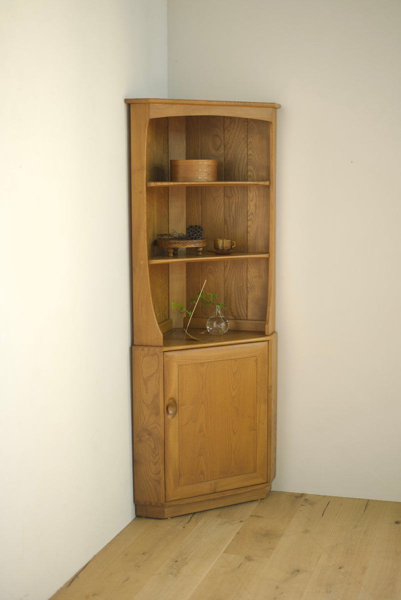 Ercolアーコール★コーナーキャビネット★イギリスヴィンテージ★木製家具★ Ercolアーコール☆コーナーキャビネット☆イギリスヴィンテージ☆木製