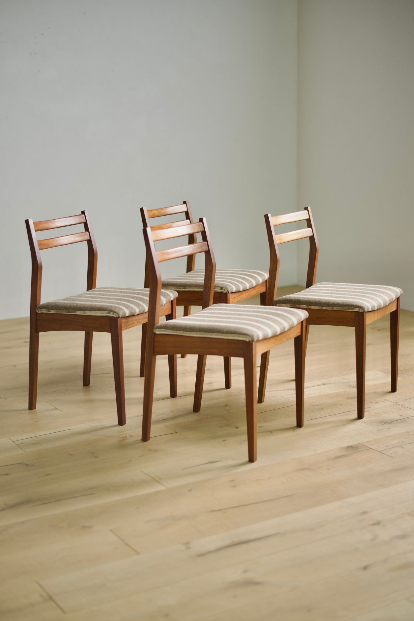 ダイニングチェアー ４脚セット / dining chairs set of 4 #0368