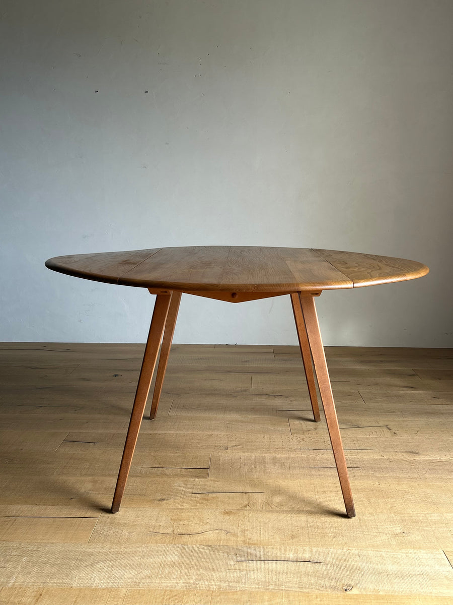 Ercol round shaped dropleaf dining table '384' #0305 – SCOUT VINTAGE