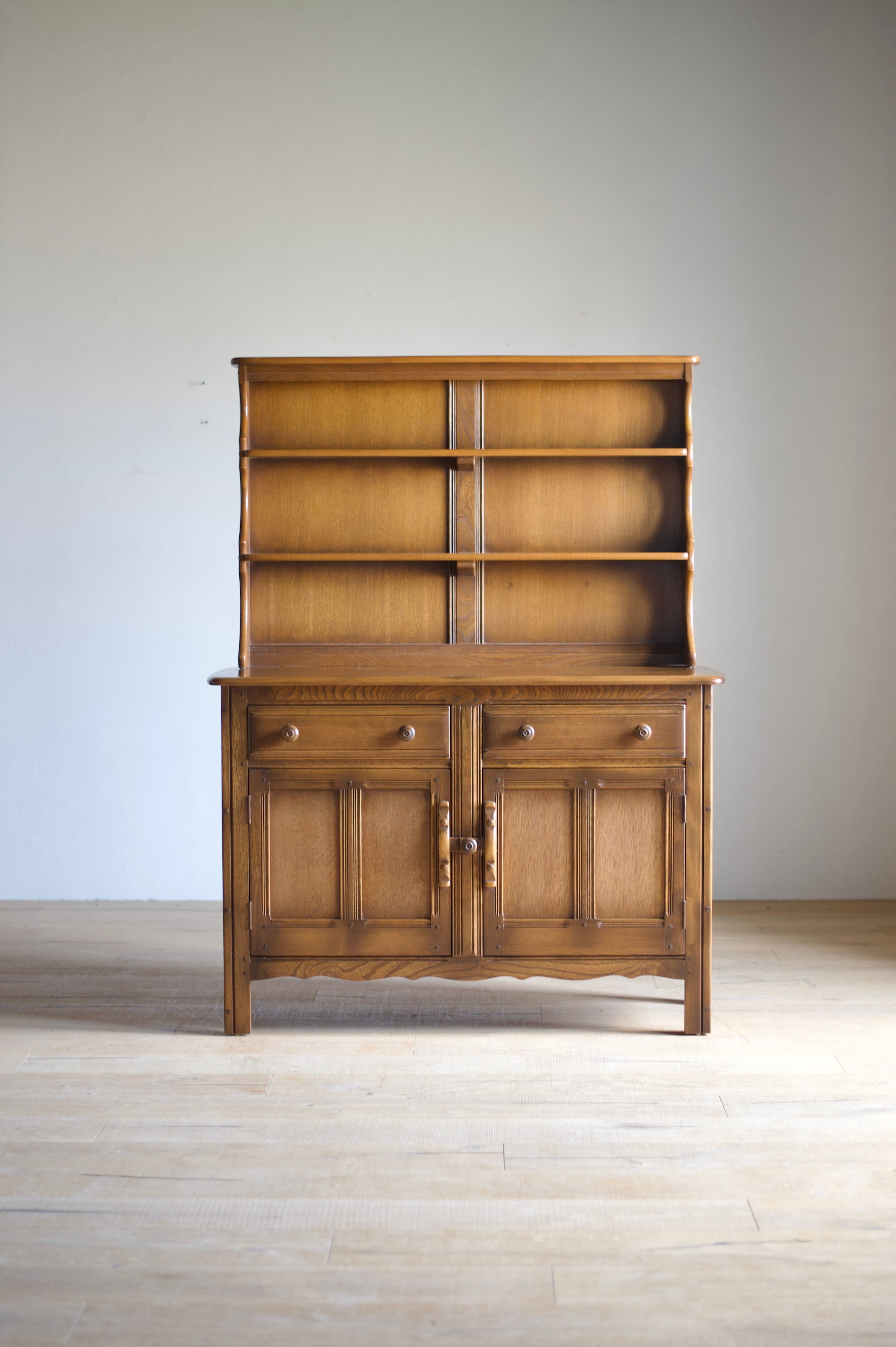 85070★ERCOL オールドコロニアル サイドボード エルム キャビネット 85070☆ERCOL オールドコロニアル サイドボード エルム キャビネット