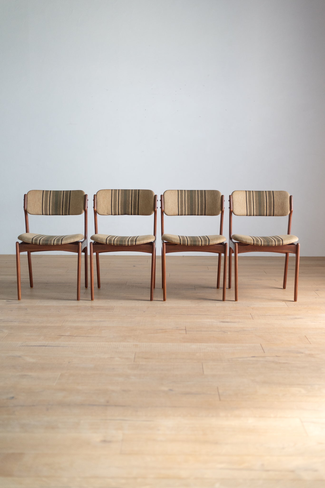 エリックバック ダイニングチェア 4脚セット / erik buch dining chairs 'model49' set of 4  #0097