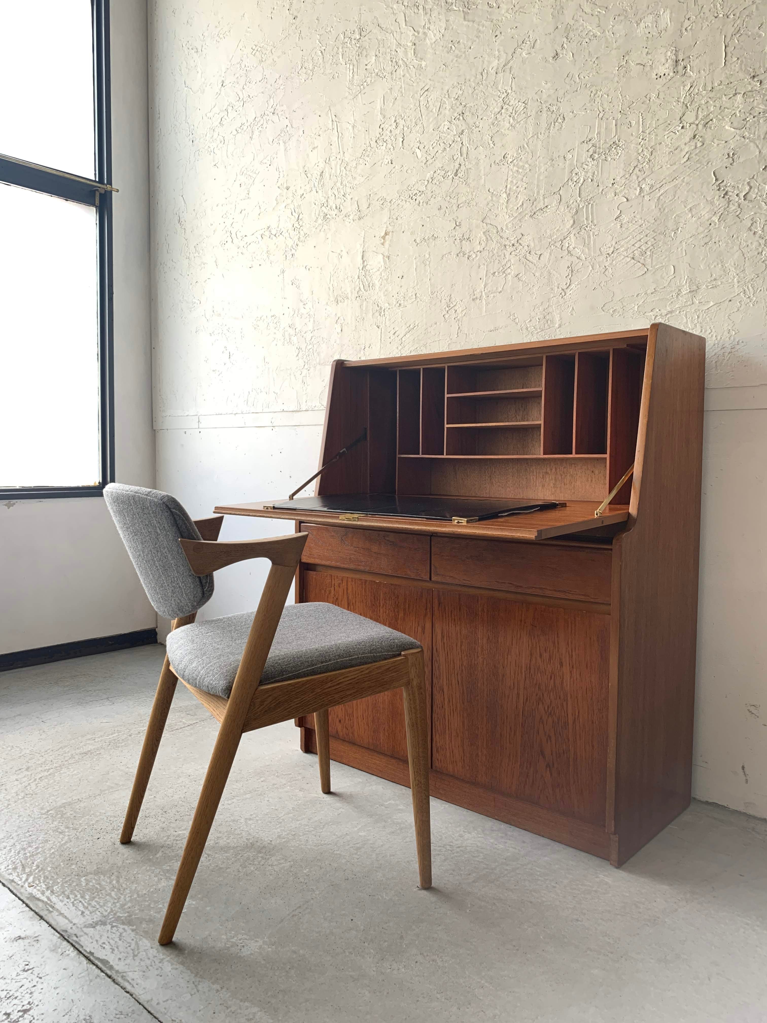 レンプロイ チーク ビューロー デスク / remploy teak bureau desk #0178 – SCOUT VINTAGE